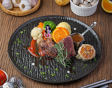 Australian Beef Tenderloin Steak Dinner - (สเต็กเนื้อสันในออสเตรเลียสำหรับมื้อค่ำ)