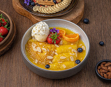 Caramelized Banana Crêpe with Vanilla Ice Cream (เครปกล้วยกับไอศกรีมวานิลลา) - Angle 2