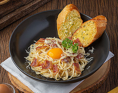 Carbonara & Bacon (คาร์โบนาร่าและเบคอน)