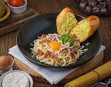 Carbonara & Bacon (คาร์โบนาร่าและเบคอน) - Angle 2