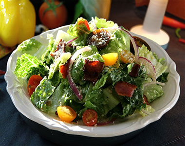 Traditional Caesar Salad (ซีซ่าสลัด) with or without Chicken (ซซาสลัด เสร์ฟกับไก่ย่าง )/Grilled Prawns (ซซาสลัด สร์ฟกับกุ ้งย่าง)/Roasted Beef (ซซาสลัด เสร์ฟกับเนื้ออบ)