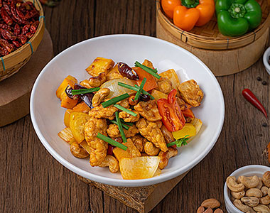 Gai Pad Met Mamuang (ไก่ผัดเผ็ดมะม่วงหิมพานต์) - Angle 2