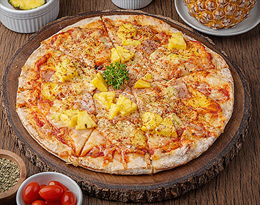 Hawaiian Pizza with Ham, Pineapple & Mozzarella Cheese (พิซซ่าฮาวายเอี้ยน)
