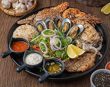 Mixed Grilled Seafood Platter (อาหารทะเลย่าง)
