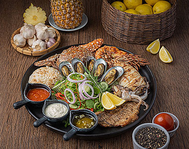 Mixed Grilled Seafood Platter (อาหารทะเลย่าง) - Angle 2