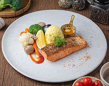 Chargrilled Salmon Steak (สเต็กปลาแซลมอนย่าง)