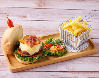 Anavana Beef Burger with bacon and cheese (เบอร์เกอร์เนื้อ)