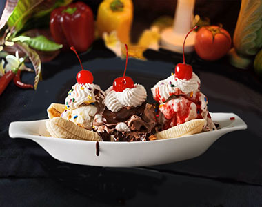 Banana Split Ice Cream Sundae บานาน่าสปลิทไอศกรีมซนเดย์