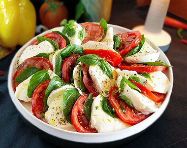 Insalata Caprese (คาเพรสเช่สลัด)