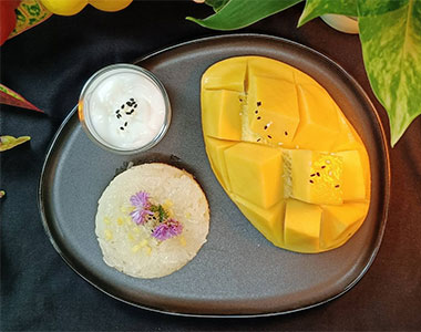 Mango with Sticky Rice ข้าวเหนียวมะม่วง