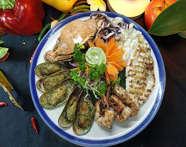 Mixed Grilled Seafood Platter (อาหารทะเลย่าง)