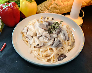 Mushroom Cream with Chicken (ซอสครีม เห็ด)