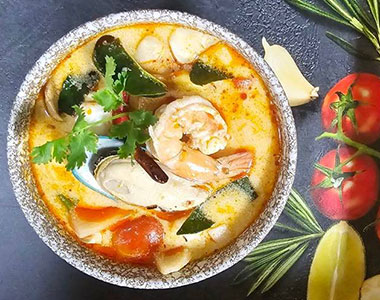 Tom Yum with Shrimp or Mixed Seafood (ต้มยำ กุ้ง/ทะเล)