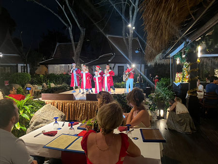 Anavana guests enoying childeren carolers on stage