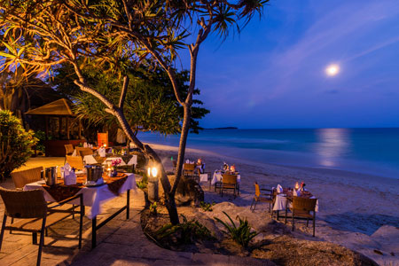 beachside dinning under the stars at Anavana Beachside Restaurant & Bar